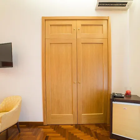 Chiaia 32 Gasthof 4*