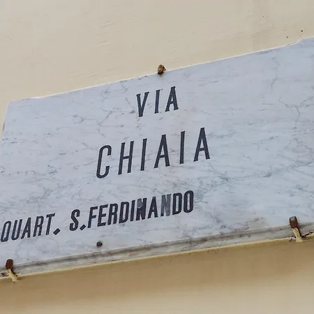 Chiaia 32